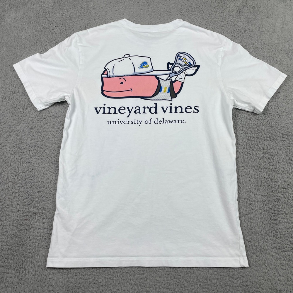 University of Delaware Vineyard Vines T-Shirt Mens Small White Lacrosse Pocket